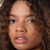 Alana Joness Desnuda