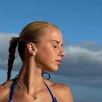 Aleksandra Wr Desnuda