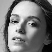Alex Essoe Desnuda