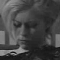 Allison Louise Downe Desnuda