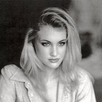 Anika Knudsen Desnuda