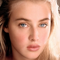 Anna Van Patten Desnuda