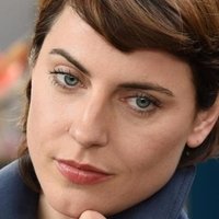 Antje Traue Desnuda