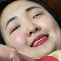Aroomi Kim Desnuda