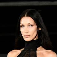 Bella Hadid Desnuda