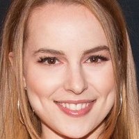 Bridgit Mendler Desnuda