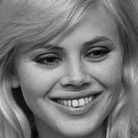 Britt Ekland Desnuda