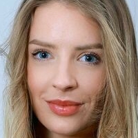 Brittany Bare Desnuda
