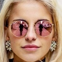 Caroline Daur Desnuda