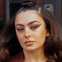 Charli XCX Desnuda
