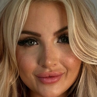 Daisy May Desnuda