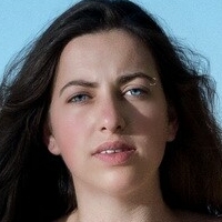 Danielle Holzman Desnuda
