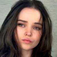 Dove Cameron Desnuda