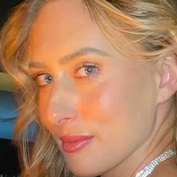 Elle T Desnuda