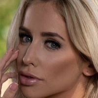 Ellie Paige Desnuda