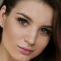 Emilia Hops Desnuda