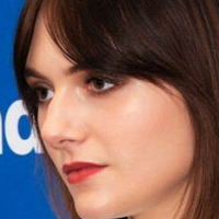 Emilia Jones Desnuda