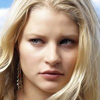 Emilie de Ravin Desnuda