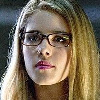 Emily Bett Rickards Desnuda