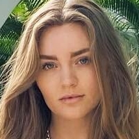 Emily Krueger Desnuda