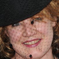 Emily Lloyd Desnuda