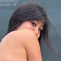 Emily Mai Desnuda