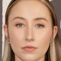 Erin Doherty Desnuda
