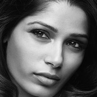 Freida Pinto Desnuda
