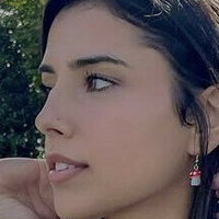 Gal Akbari Desnuda