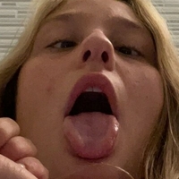 Genie Exum Desnuda