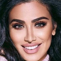 Huda Kattan Desnuda