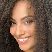 Ines Curly Desnuda