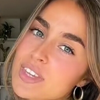 Isallieh Desnuda