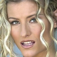 Kerri Kendall Desnuda