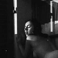 Kira Oneida Desnuda
