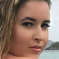 Lauren Sangster Desnuda
