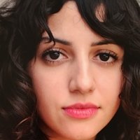 Layla Koshnoudi Desnuda