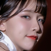 Lee Ahrin Desnuda