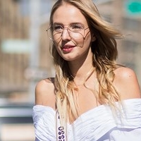 Leonie Hanne Desnuda