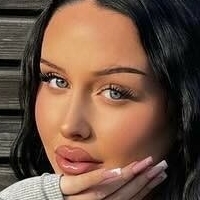 Luana He Desnuda