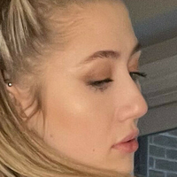 Madi Anger Desnuda