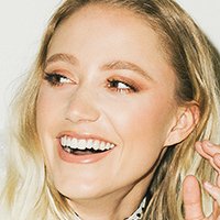 Maika Monroe Desnuda