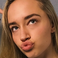 Mia Mastrov Desnuda