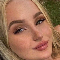 Mikayla Hamilton Desnuda
