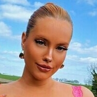mollybrealof Desnuda