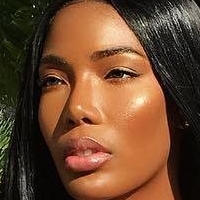 Monifa Jansen Desnuda