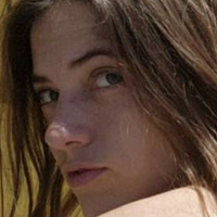 Naomi Dee Desnuda