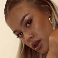 Nastupi Poznatih Desnuda