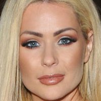 Nicola McLean Desnuda