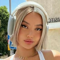 Nika Higashionna Desnuda